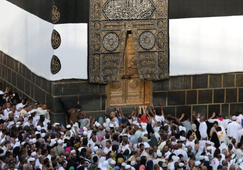 Common Mistakes people do in Umrah and Hajj