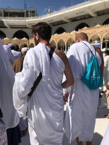 Can I Wear a Facemask in a State of Ihram?